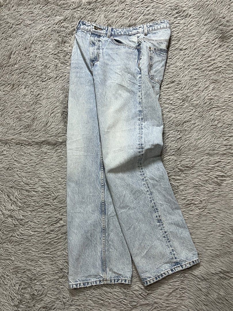 Zara Baggy Pants (Category: Jeans) located in Dipolog. Submitted by krstnagnis98 (Listing ID 1467166813, Image 2). Description: Zara Baggy Pants 31-32 Like new Authentic .