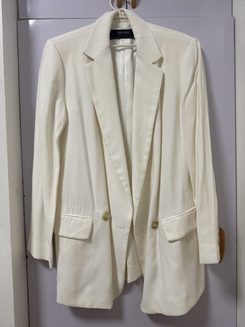 Zara Basic Collection White Blazer Size M (Category: Coats, Jackets and Outerwear) located in Quezon City. Submitted by lovedbymaxandmikoy (Listing ID 1466975271, Image 3). Description: - Brand: Zara Basic Collection - Size: M (fits true to standard medium) - Color: Clean off-white - Design: Structured lapels, front button closure, and hip flap pockets - Interior: Fully lined - Style: Versatile layering piece for both work and casual outfits.