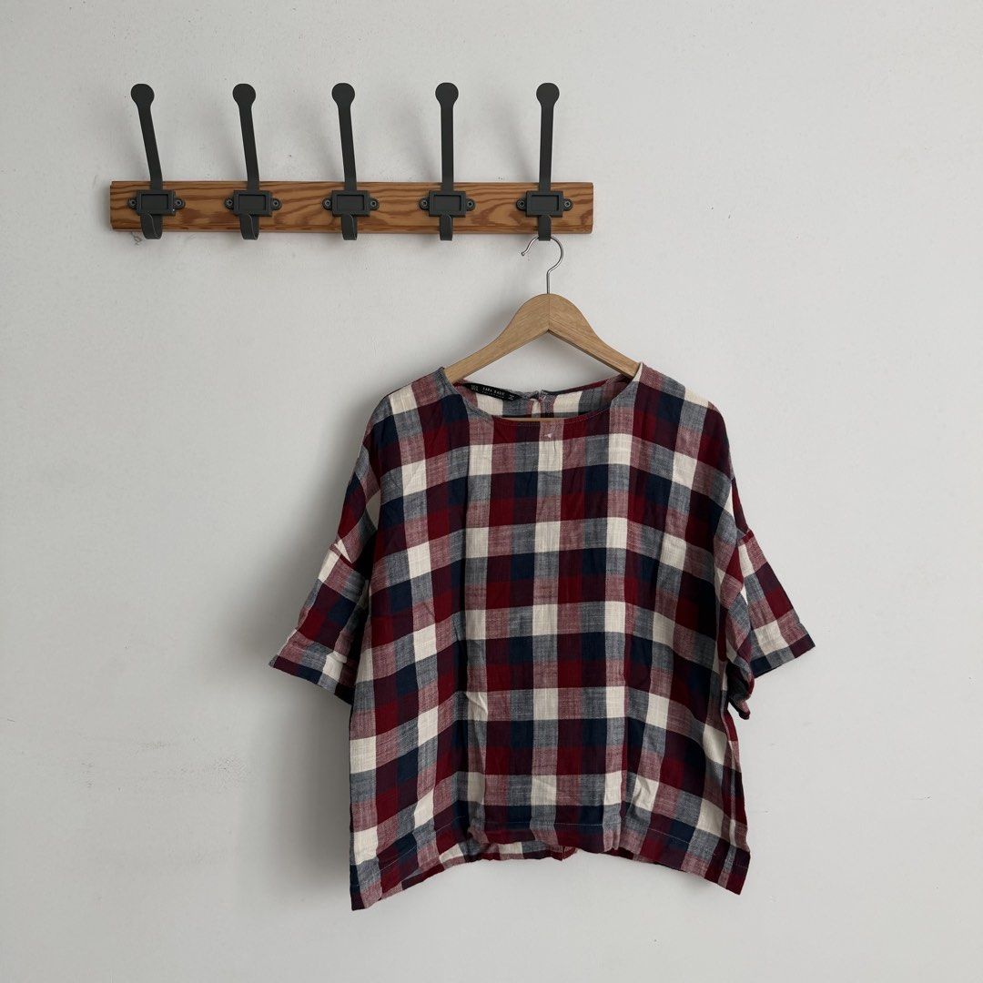 Zara Basic [M] (Category: Blouses) located in Sepang. Submitted by daia.prlvd (Listing ID 1467094497, Image 1). Description: Price exclude postage.