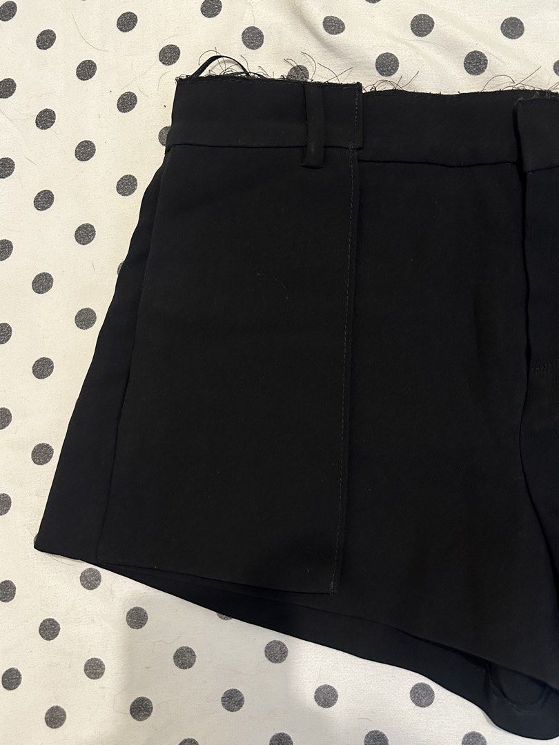 Zara Black Tailored micro shorts (Category: Shorts) located in San Pedro. Submitted by sweetcosmics (Listing ID 1467073820, Image 3). Description: - Brand: Zara - Size: XS (EUR/USA XS, MEX 24) - Fit: mid waist - Details: Front panel overlay, back welt pockets, and a unique raw/frayed edge at the waistband - Condition: Clean front and back (just a very tiny burnt area at one of the panel overlay in front (unnoticeable!!).