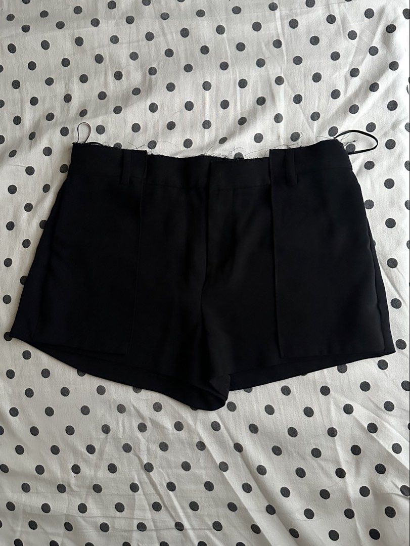 Zara Black Tailored micro shorts (Category: Shorts) located in San Pedro. Submitted by sweetcosmics (Listing ID 1467073820, Image 2). Description: - Brand: Zara - Size: XS (EUR/USA XS, MEX 24) - Fit: mid waist - Details: Front panel overlay, back welt pockets, and a unique raw/frayed edge at the waistband - Condition: Clean front and back (just a very tiny burnt area at one of the panel overlay in front (unnoticeable!!).