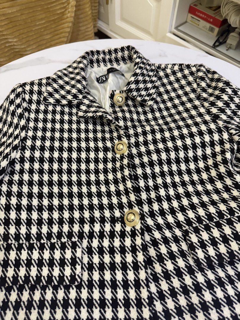 Zara blazer (Category: Coats, Jackets and Outerwear) located in Manila. Submitted by ajaypiagv (Listing ID 1467034153, Image 1). Description: Authentic Reg price 5,450 Small- medium Rfs: decluttering.