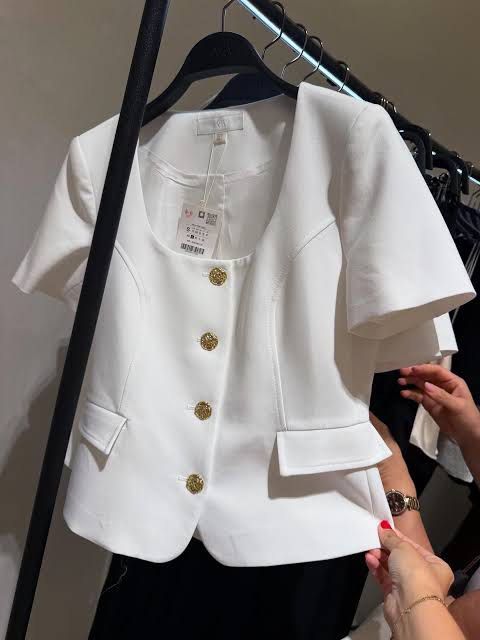 Zara BNWT Cardigan Blouse White (Category: Blouses) located in Baguio. Submitted by maeov (Listing ID 1466985435, Image 2). Description: BNWT Never worn RFS: decluttering.