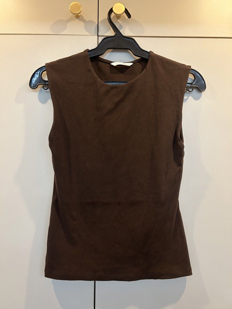 Zara brown top (Category: Sleeveless) located in Pasig City. Submitted by chloelovespink (Listing ID 1467004055, Image 1). Description: ‼️Brandnew, just removed tag MOP: GCASH/BPI MOD: GRAB/LALAMOVE/JNT/LBC Message for more information Buyer should shoulder delivery fee.