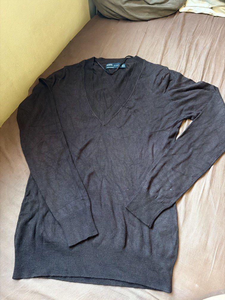 Zara Brown V Neck Longsleeve (Category: Longsleeves) located in Pasig City. Submitted by thegoodfind.ph (Listing ID 1467039237, Image 1). Description: Barely used Knit Authentic Original.