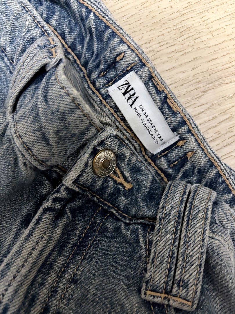 Zara Cargo Denim Jeans (Category: Jeans) located in Makati City. Submitted by sbllia (Listing ID 1467110478, Image 3). Description: .
