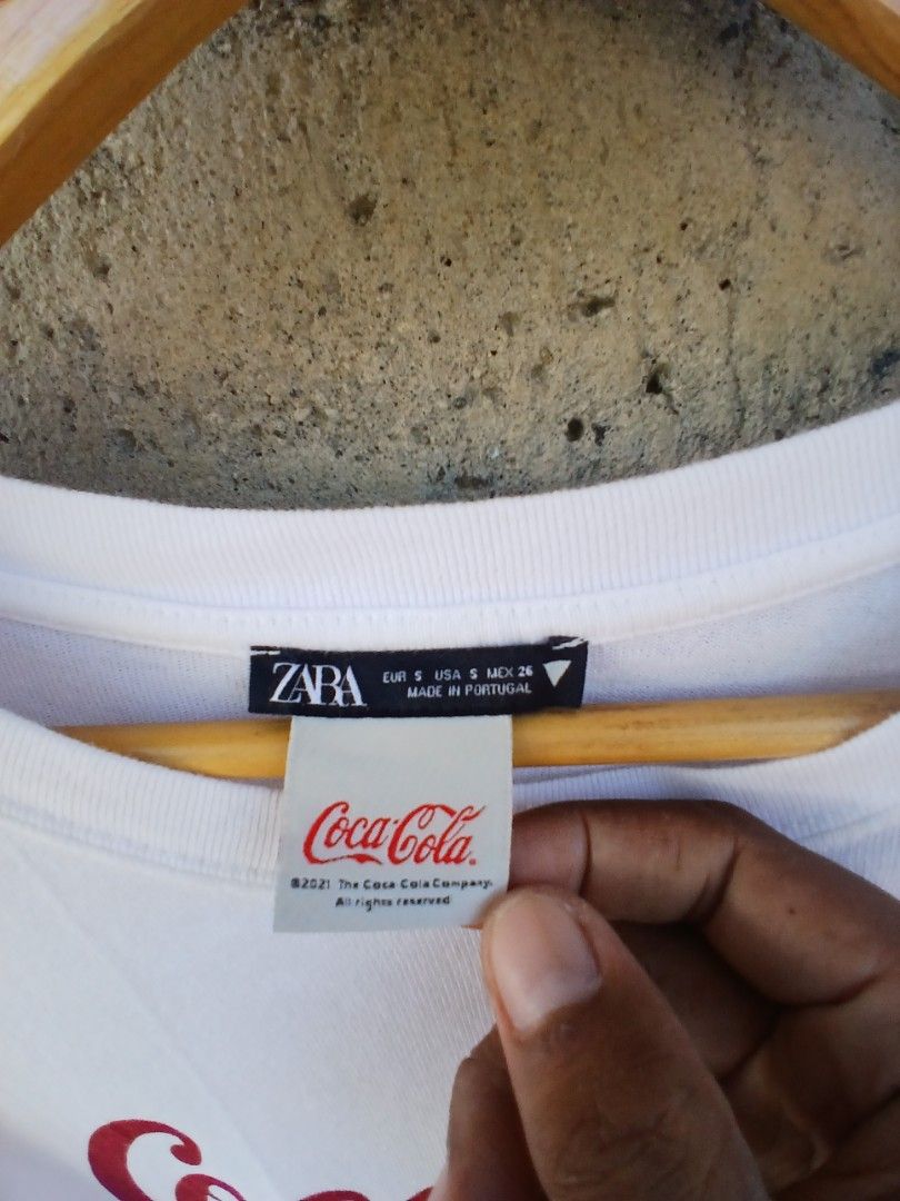 ZARA COCA-COLA TSHIRT 23x27 (Category: Formal Shirts) located in Munoz. Submitted by cabalardomine98 (Listing ID 1466973931, Image 3). Description: EXCELLENT NO ISSUE.