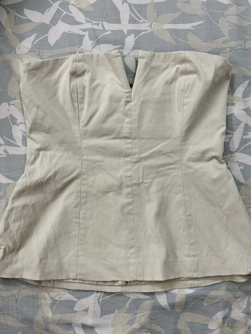 Zara cream tube top (Category: Others Tops) located in Pasig City. Submitted by chloelovespink (Listing ID 1467003437, Image 1). Description: ‼️Worn 2x only, super good condition ‼️fits till M MOP: GCASH/BPI MOD: GRAB/LALAMOVE/JNT/LBC Message for more information Buyer should shoulder delivery fee.