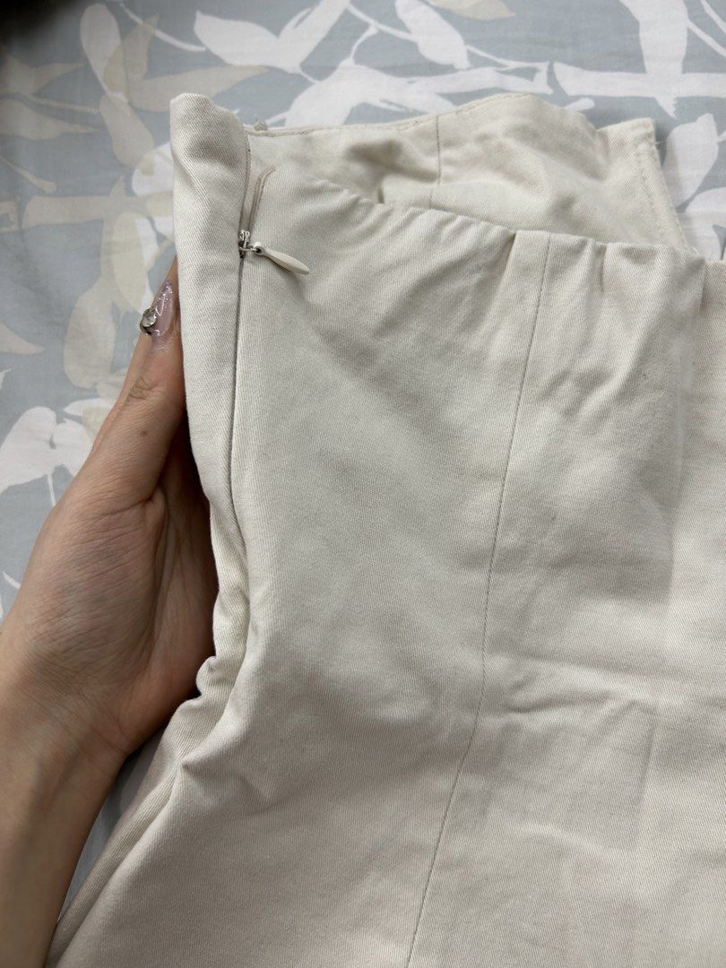 Zara cream tube top (Category: Others Tops) located in Pasig City. Submitted by chloelovespink (Listing ID 1467003437, Image 3). Description: ‼️Worn 2x only, super good condition ‼️fits till M MOP: GCASH/BPI MOD: GRAB/LALAMOVE/JNT/LBC Message for more information Buyer should shoulder delivery fee.