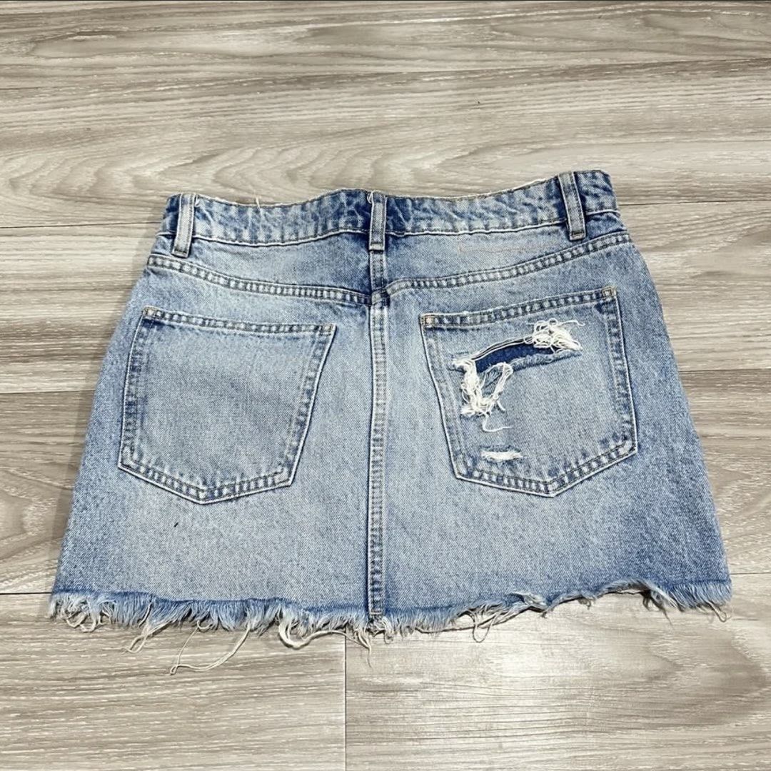zara denim mini skirt (light washed micro waist) (Category: Skirts) located in Cavite. Submitted by fromjems (Listing ID 1467014549, Image 2). Description: wl: 26 loc: molino 3, bacoor cavite no ww di kasya sakin lol .