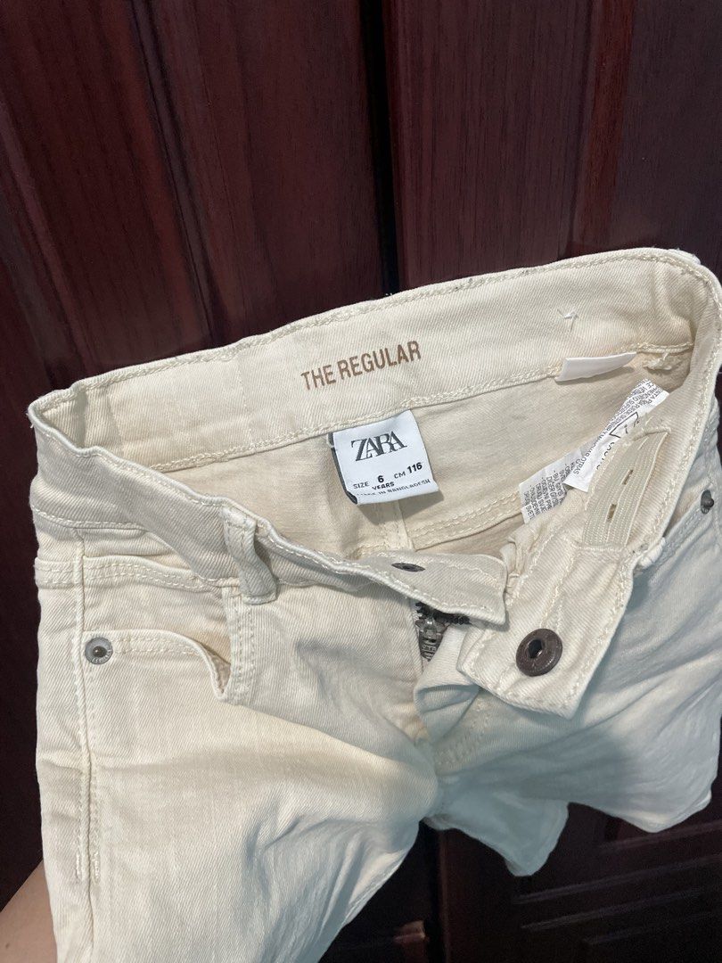 Zara Denim Short (Category: Babies & Kids Fashion) located in Valenzuela. Submitted by shielaaaa_preloved (Listing ID 1466981978, Image 2). Description: Zara Denim short Size 6Y Runs small Super New No stain no flaws Adjustable waistband Working all pockets .