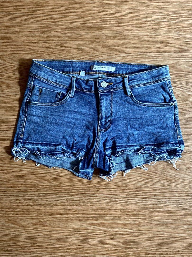 Zara Blue Highwaisted Denim Distressed Short (Category: Shorts) located in Quezon City. Submitted by dcbys (Listing ID 1467123200, Image 1). Description: brand new size 38 on tag fit 28-30 .