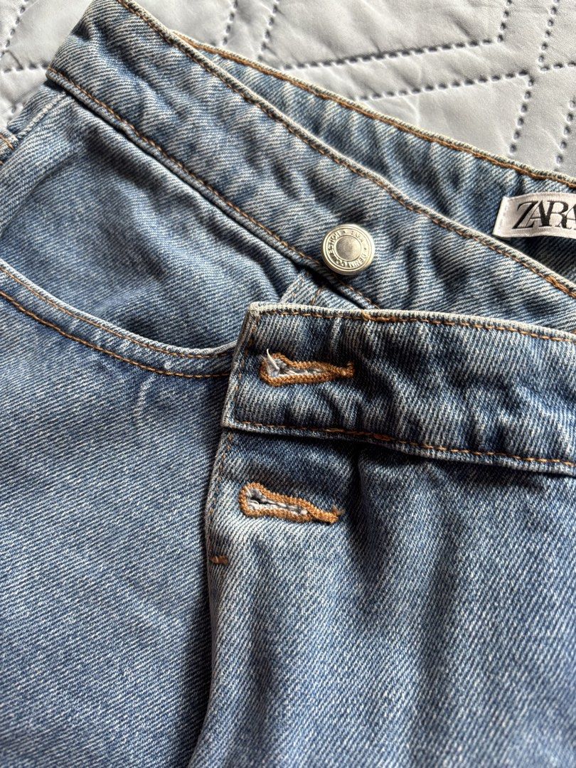 Zara denim skorts (Category: Shorts) located in Calamba. Submitted by rache31 (Listing ID 1466999196, Image 3). Description: Zara denim skorts.