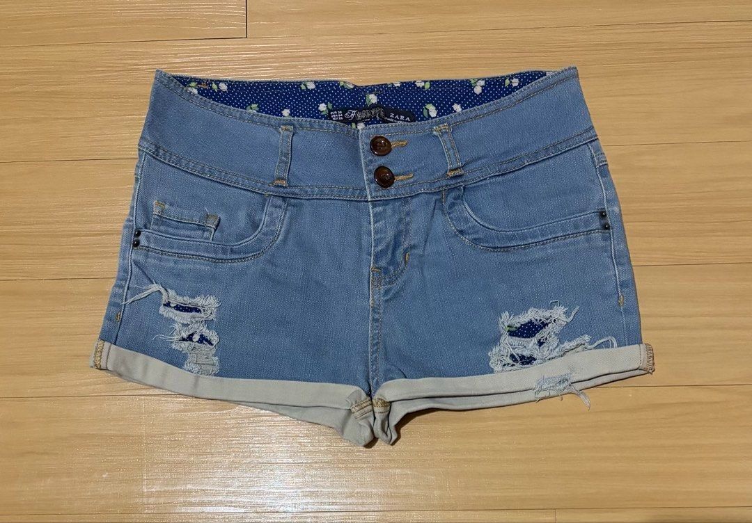 ZARA Distressed Denim Shorts US 4 (Category: Shorts) located in Quezon City. Submitted by garagesale2026 (Listing ID 1466985455, Image 1). Description: - Preloved - In good condition - Waist: 29"; Length: 9.5".