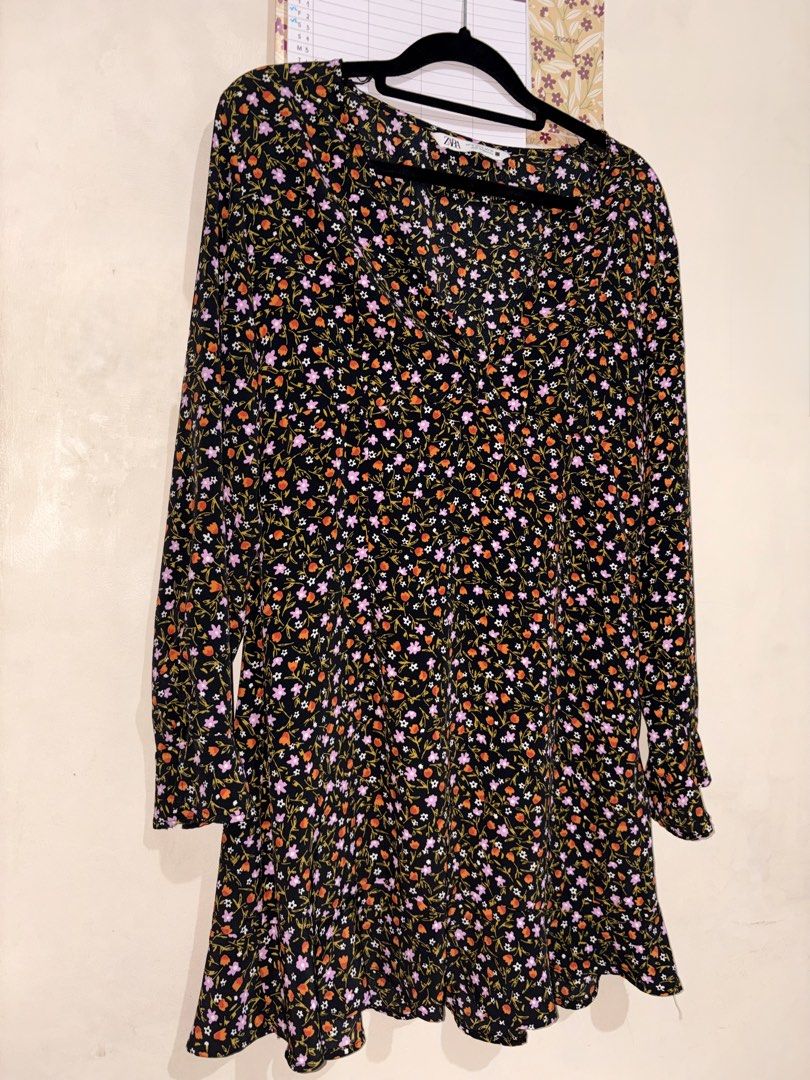 Zara Floral Dress (Category: Dresses) located in Manila. Submitted by bbseen__03 (Listing ID 1467075876, Image 1). Description: .