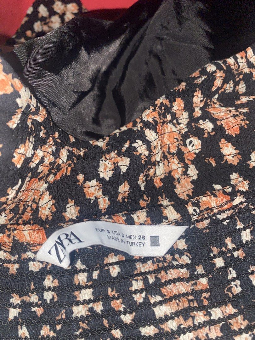 Zara floral smocked back top (Category: Blouses) located in Cebu City. Submitted by prelovedbygaely (Listing ID 1467053588, Image 2). Description: Small to medium.