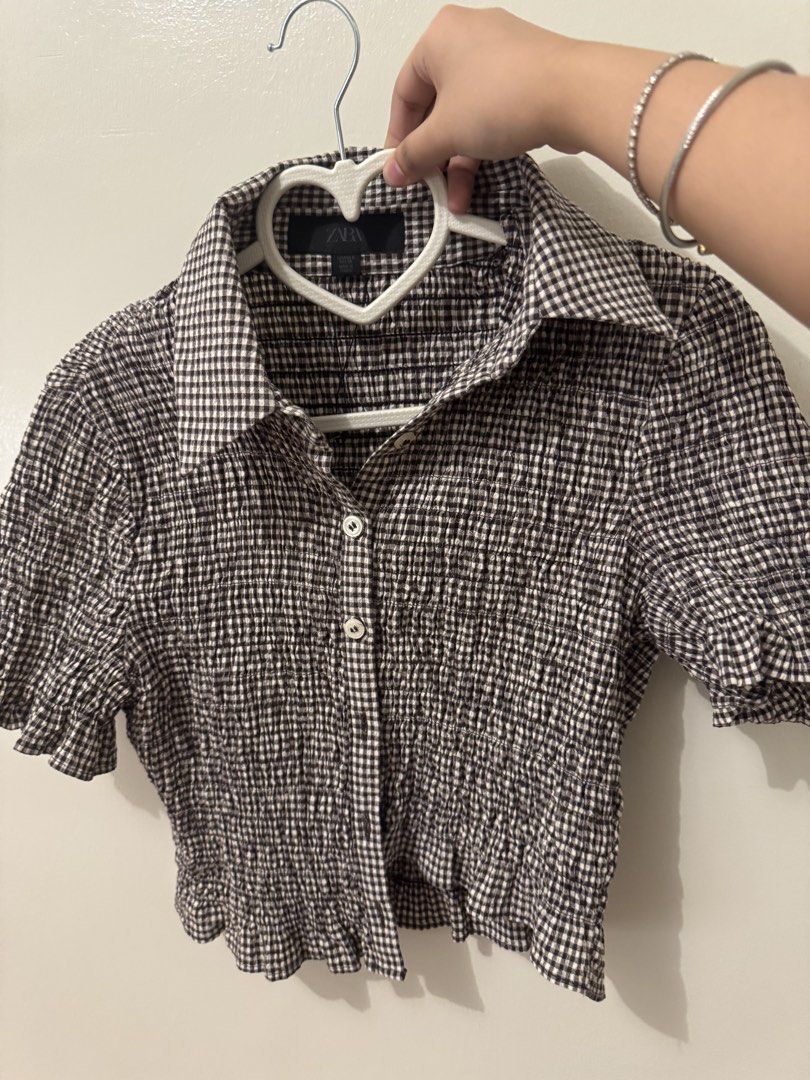 ZARA Gingham Check Cropped Shirt (Category: Blouses) located in Davao. Submitted by charmisokay (Listing ID 1464549546, Image 2). Description: Bought in Zara Greenbelt No longer available on site Original price about 1900 Can fit up to semi large; very stretchy.