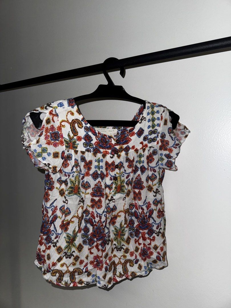 Zara Girls Patterned Blouse (Category: Babies & Kids Fashion) located in Quezon City. Submitted by coolmomma (Listing ID 1467120051, Image 1). Description: Good condition Size on tag .