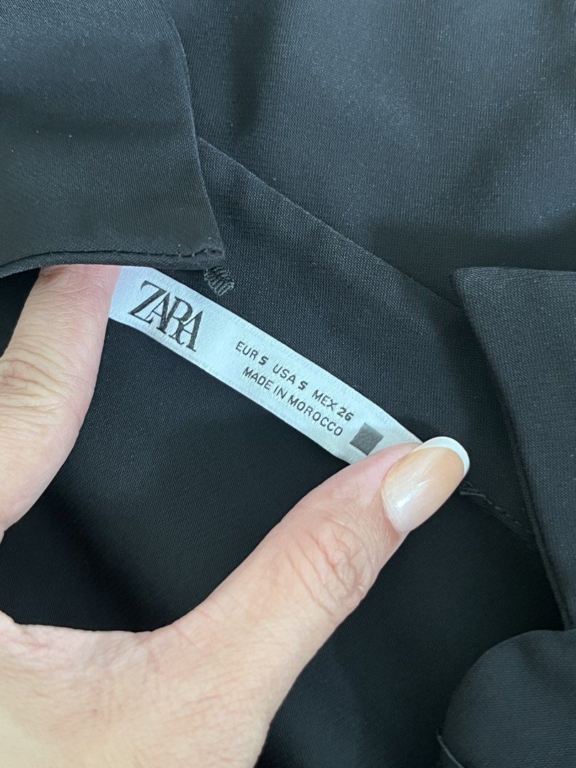 Zara Longsleeves Dress (Category: Dresses) located in Pasig City. Submitted by Kendoll (Listing ID 1467005776, Image 2). Description: -Small in tag, can fit S-M -75cm length -gold hardware -flaw (i lost the belt that comes with it) .