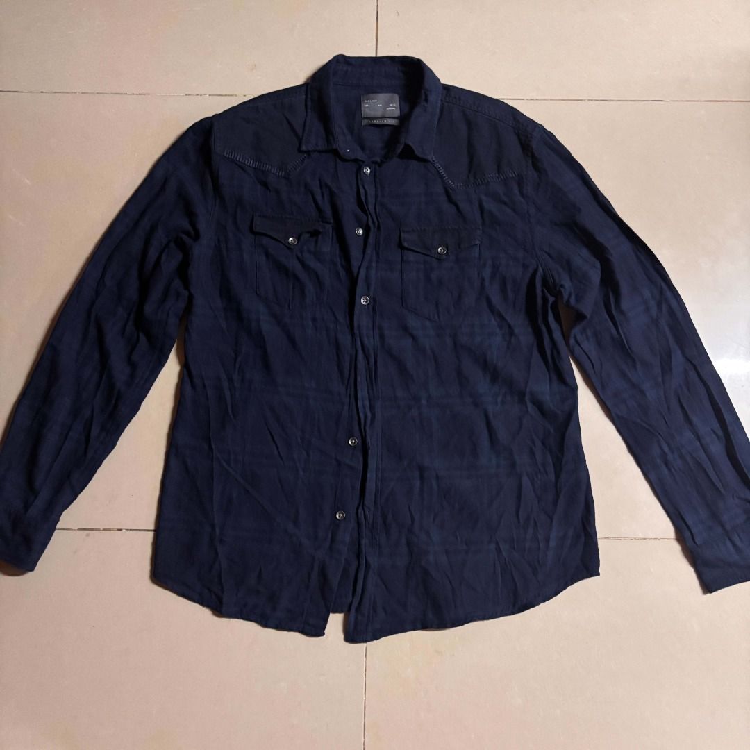 Zara Man Denim Button-Up Long Sleeves (Category: Longsleeves) located in San Jose del Monte. Submitted by claraortazo (Listing ID 1467108943, Image 1). Description: Dimes: 21W x 29L - Arms : 31 Details and issues on pictures .