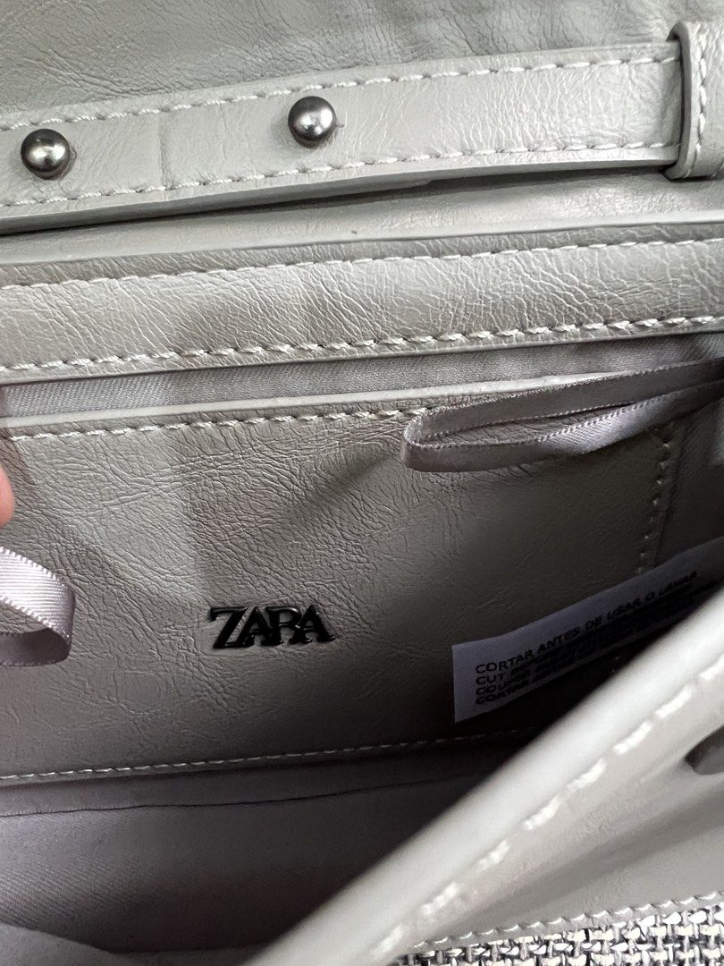Zara Mini Embossed Crossbody Bag (Category: Cross-body Bags) located in Cainta. Submitted by vrenaussiegoods (Listing ID 1466972513, Image 3). Description: .