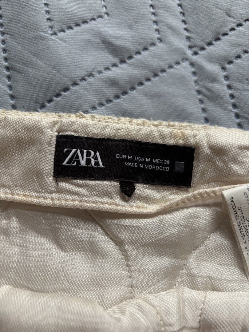 Zara mini skirt (Category: Skirts) located in Calamba. Submitted by rache31 (Listing ID 1466997457, Image 2). Description: Zara mini skirt .