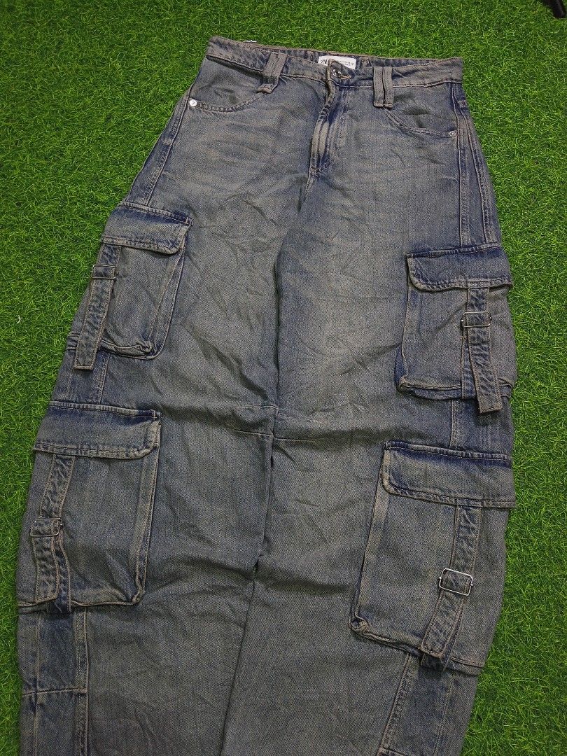 ZARA MULTI POCKET VINTAGE WASHED BAGGY (Category: Jeans) located in Toledo. Submitted by rare_district (Listing ID 1467146341, Image 3). Description: Excellent Condition As New Condition Size 31-32 Length - 42.