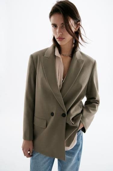Zara Oversized Double Breasted Blazer (OLIVE) (Category: Coats, Jackets and Outerwear) located in Angeles City. Submitted by miss_independent01 (Listing ID 1466991939, Image 3). Description: Zara Oversized Double Breasted Blazer Color: Olive Width: 20 (Small on tag) Length: 28.5 Sleeve: 21.5 Shoulder: 16.5 MOP: Gcash ✅ Mine Now, Pay Now ✅ First to Pay, Gets the Item 📍 PAMPANGA Courier: JnT 🚚🚚 PM 💌💌.