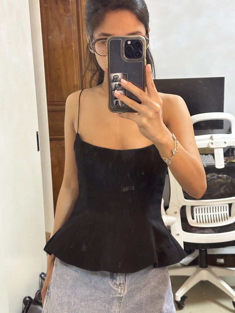 Zara Peplum Top (Category: Sleeveless) located in Quezon City. Submitted by boujeefinds (Listing ID 1466979030, Image 1). Description: Used once! Size xs on tag.