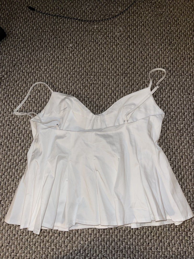 Zara Peplum Top (Category: Blouses) located in Quezon. Submitted by lokaaaaa_10 (Listing ID 1467127916, Image 2). Description: - size small - brand-new - cute going top - ETA 3rd week of Novermber .