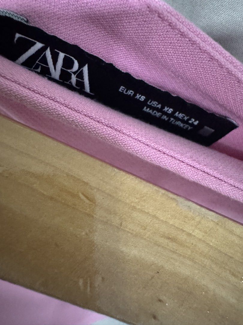 Zara Pink Skort Size XS (Category: Skirts) located in Manila. Submitted by decluterthings888 (Listing ID 1467168119, Image 1). Description: - Brand: Zara - Color: Bright pink - Size: EUR XS / USA XS / MEX 24 - Details: Structured waistband with subtle front split hem - Condition: Clean fabric, minimal wear on tags and seams - Style: Great for casual outings, easy to pair with basic tops.