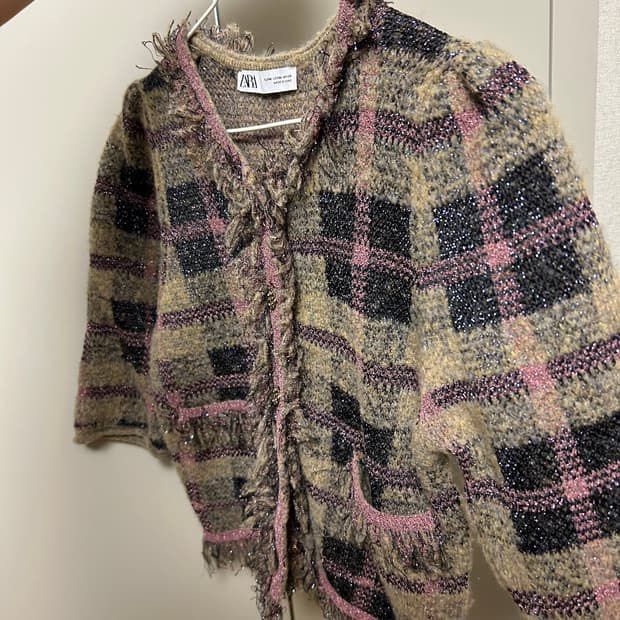 ZARA Plaid Cardigan (Category: Coats, Jackets and Outerwear) located in Echague. Submitted by love.periii (Listing ID 1467007431, Image 1). Description: 𝐀𝐕𝐀𝐈𝐋𝐀𝐁𝐋𝐄 | Send your offer if interested. Please don’t ask obvious or clearly indicated questions—it will not be entertained. ❌ NO LOWBALLERS ❌ medium on tag fits small-medium NO ISSUE payment: gcash shipping via j&t.