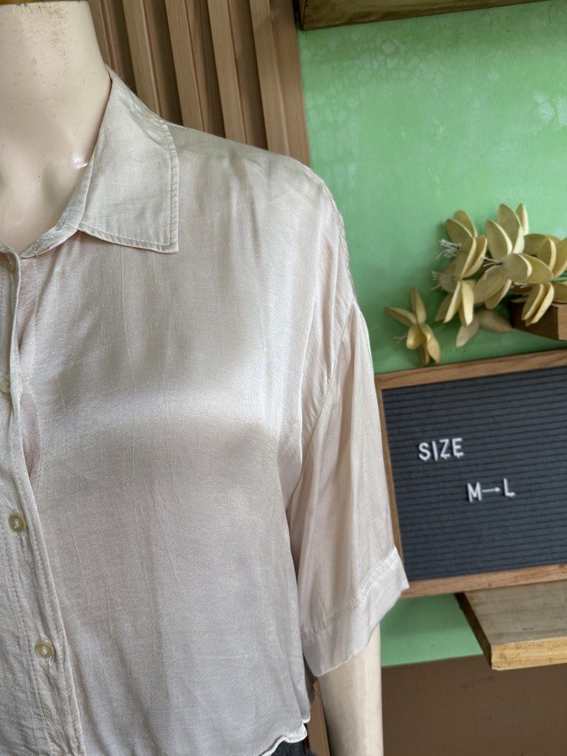 Zara satin cropped shirt (Category: Blouses) located in Bayombong. Submitted by akmayo (Listing ID 1467086236, Image 2). Description: Small on tag runs big.
