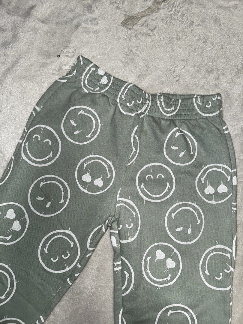 Zara Smiley Jogging Pants (Category: Babies & Kids Fashion) located in Quezon City. Submitted by coolmomma (Listing ID 1467112295, Image 2). Description: Slight stain but barely noticable Size on tag.