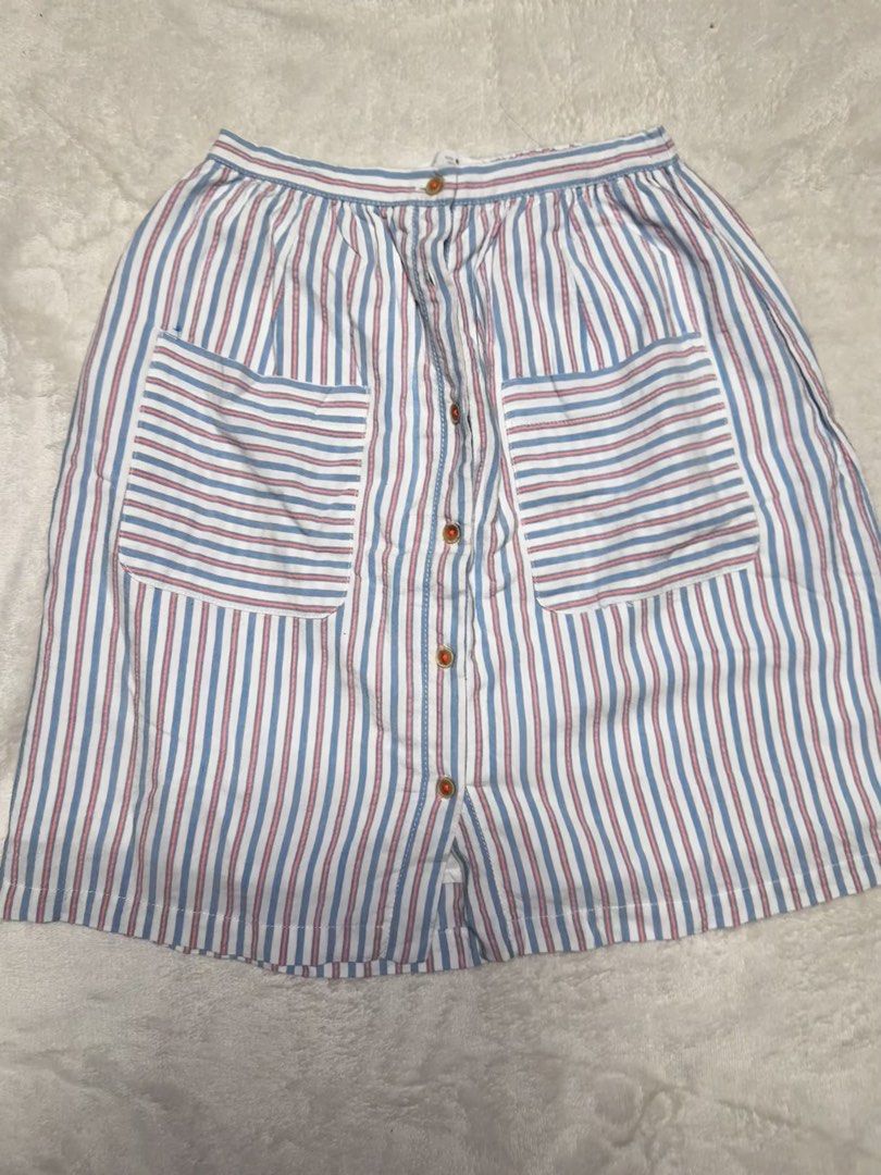 Zara Stripes Skirt (Category: Skirts) located in Quezon City. Submitted by coolmomma (Listing ID 1467027424, Image 1). Description: Good condition Length- 19 in waist: fits 24-25.