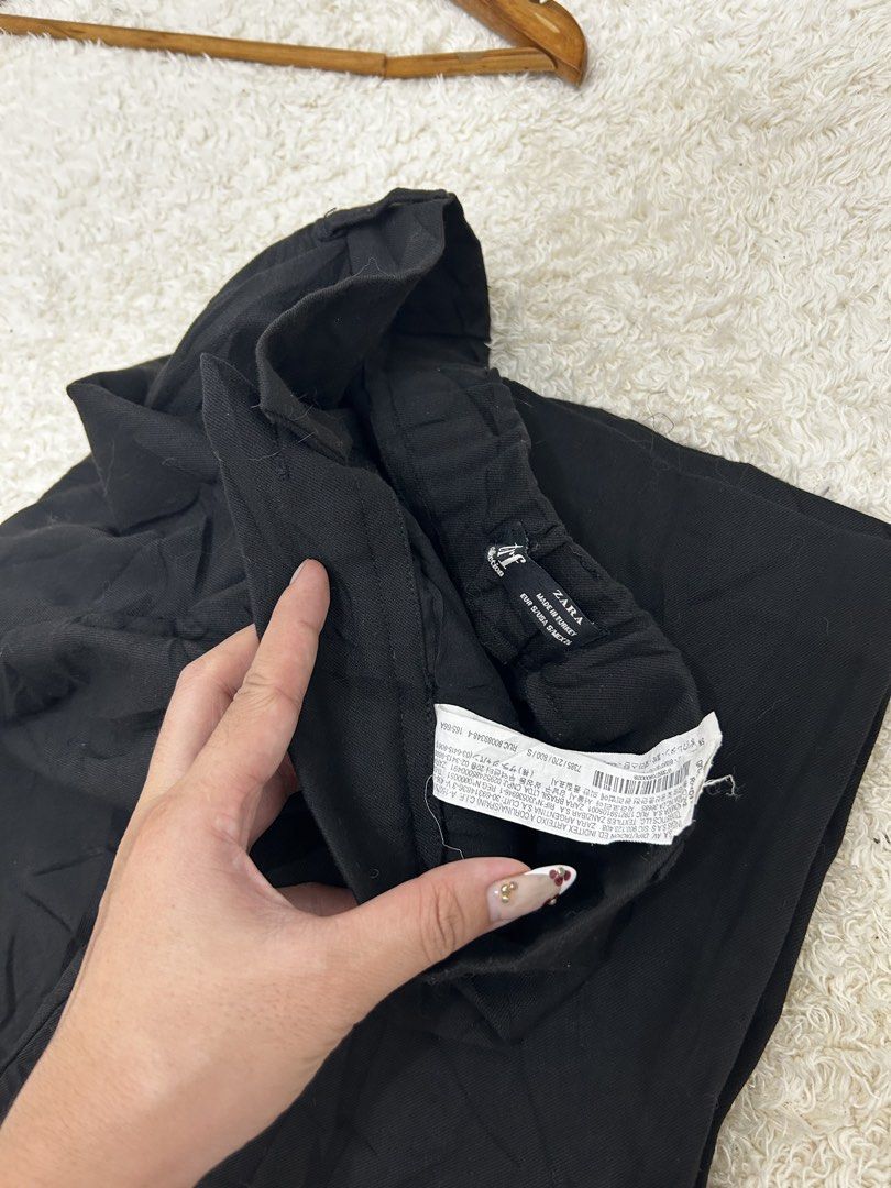 Zara TRF Collection Black Trousers (Category: Jeans) located in Valencia. Submitted by crizzagella20 (Listing ID 1467158029, Image 2). Description: - Brand: Zara TRF Collection - Color: Classic Black - Size: S (Made in Turkey) - Fit & Style: High-waisted with chic front pleats - Comfort: Elastic back waistband with secure button closure - Measurements: Waist 27-30 inches, Length 39 inches - Condition: Excellent, fabric care tags intact.