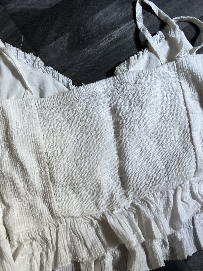 zara white cami top (Category: Sleeveless) located in Manila. Submitted by thvazi (Listing ID 1467108840, Image 3). Description: m on tag jnt/sdd.