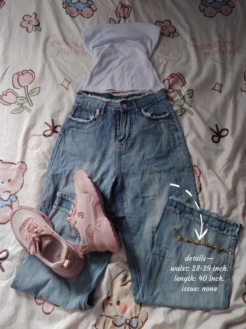 01 denim pants 👖 (Category: Jeans) located in Hermosa. Submitted by lcvelycath (Listing ID 1467193389, Image 2). Description: size: m-semi l mine: ₱199 bid: ₱+10 lock: ₱399 (shipped) EOB: wednesday—october 14, 2026 °. thrifted, pre-loved, or brand new but ready to wear (some aren't bcs i don't have the time to wash them, very sorryy :<) colors may vary due to lightning & quality 𐙚 °. check details before mine joy miners will be posted :> 𐙚 °. 