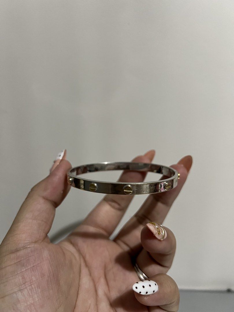 18k Cartier Love Bangle (White Gold) (Category: Bracelets) located in Plaridel. Submitted by raeve.maeve (Listing ID 1467226400, Image 1). Description: 18k White Gold Cartier Love Bangle 19cm 11.32 grams ✅Cash ✅E-Wallet / Bank Transfer ✅Credit Card ✅COD/COP via LBC.