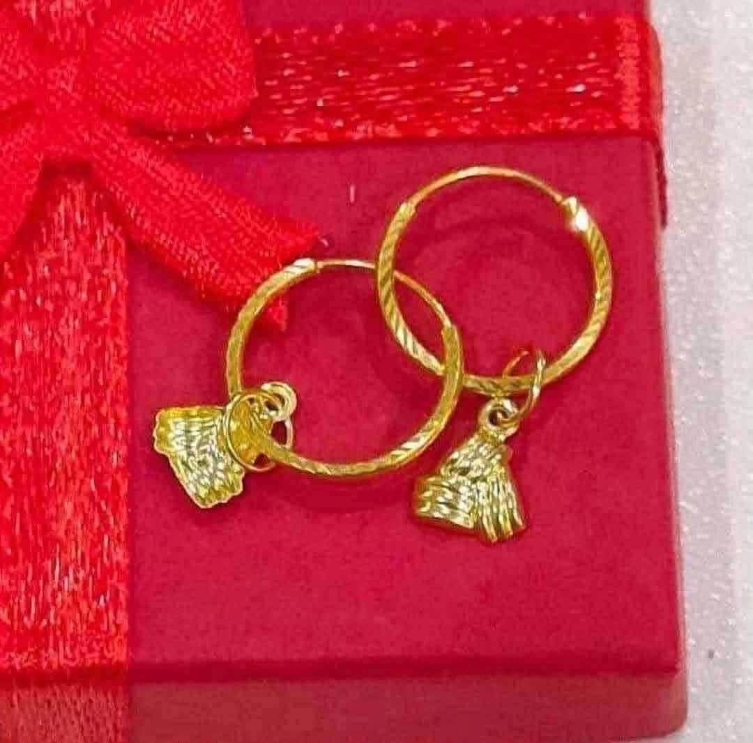 18K Saudi Gold 15mm Diacut Earloop with Solid Pendant (Category: Earrings) located in Caloocan City. Submitted by cheskhaionlinestore2.0 (Listing ID 1467286146, Image 2). Description: 18K Pure Saudi Gold 15mm Solid Pendant Earloop ₱4400 only 📌 🍒 Pawnable/ Nasasangla💯 🍒 Brandnew 💯 🍒 Ship via JNT/ LBC 🍒 Lalamove for same day delivery 🍒 We accept COD COP with downpayment to avoid cancellation of orders ⚡ How to Order? Please feel free to mes