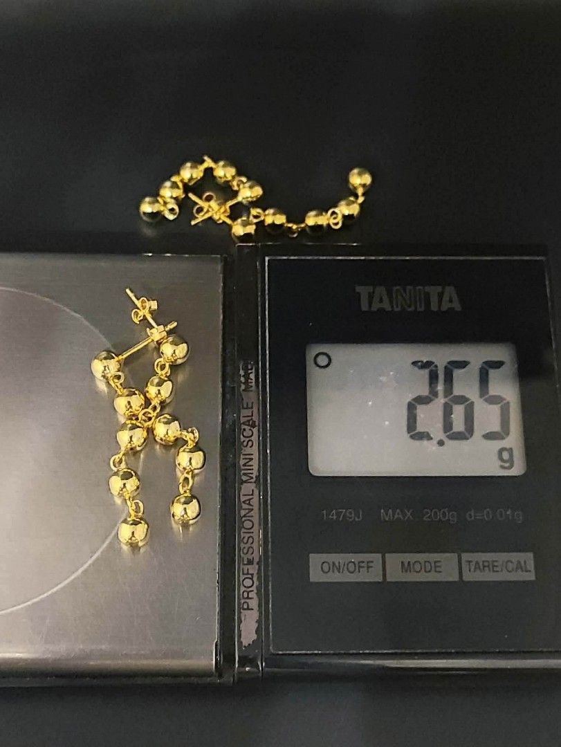 18k Saudi gold stud dangling balls earrings (Category: Earrings) located in Manila. Submitted by bhelgoldseller2ndaccount (Listing ID 1467238335, Image 3). Description: New!!✨New!!✨New!! Authentic 18k Saudi Golds 💯pawnable/naisasanla 💯with high appraisal rate 💯good investment 💯Direct supplier price 👉OPEN for resellers 🌺please take time to evaluate their actual sizes and grams 👉Best panggift for all occasions ✅ Sold per grams not per piece 
