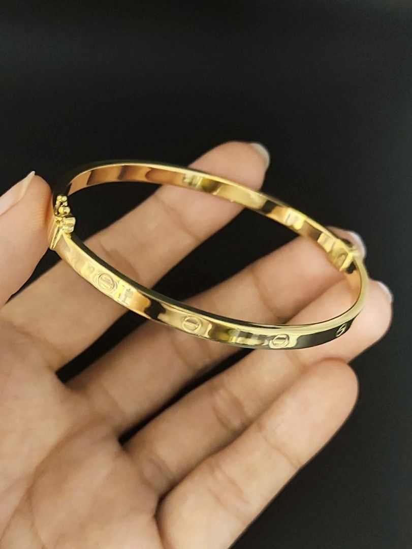 18k yg clip bangle (Category: Bracelets) located in Manila. Submitted by luxesparks (Listing ID 1467199994, Image 3). Description: .