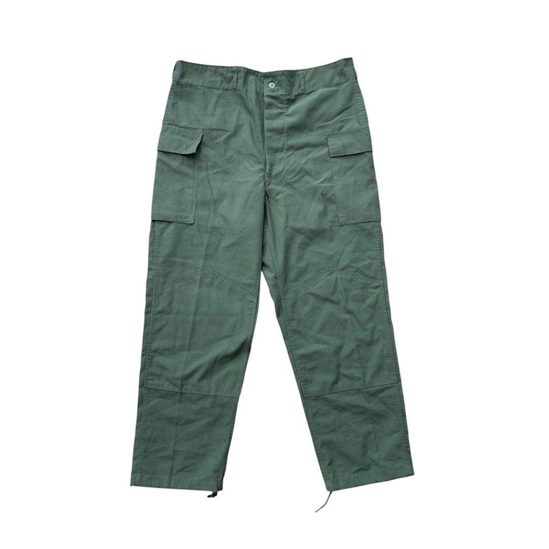 1989 ROK Army Cold Weather Cargo Pants (Category: Trousers) located in Zamboanga. Submitted by ak.hunt (Listing ID 1467305454, Image 1). Description: 1989 ROK Army Cold Weather Cargo Pants These vintage field trousers were manufactured in 1989 for the Republic of Korea Armed Forces by the Mugunghwa Veterans Welfare Apparel Cooperative. Designed as a cold weather outer shell, they feature heavy-duty construction built to withstand harsh winter con