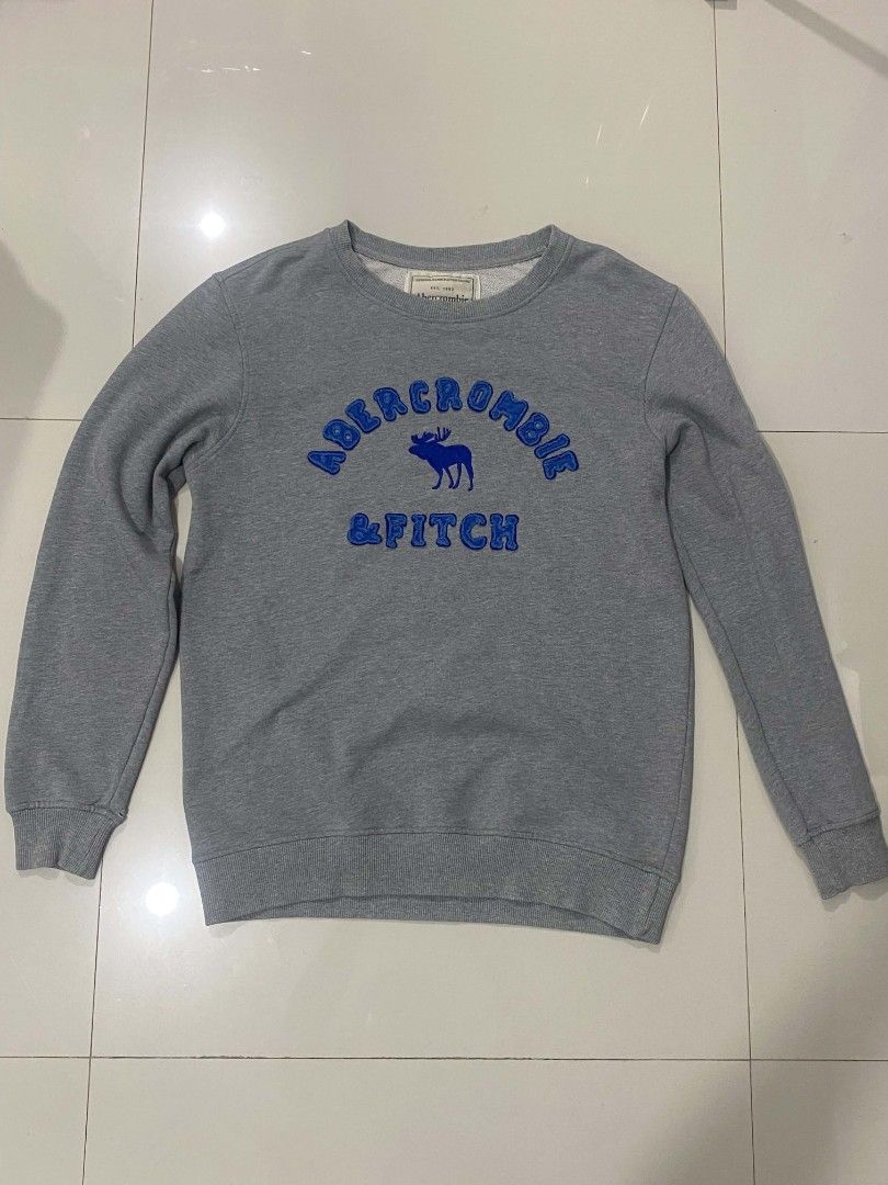 2000s Abercrombie & Fitch Sweater (Category: Coats, Jackets and Outerwear) located in Davao. Submitted by bulletproofssoul (Listing ID 1467318919, Image 1). Description: authentic, good condition, already washed, no issues, price is still negotiable. 📩 pm for negotiation & details..