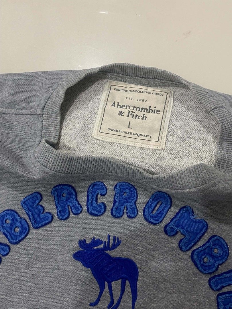 2000s Abercrombie & Fitch Sweater (Category: Coats, Jackets and Outerwear) located in Davao. Submitted by bulletproofssoul (Listing ID 1467318919, Image 3). Description: authentic, good condition, already washed, no issues, price is still negotiable. 📩 pm for negotiation & details..