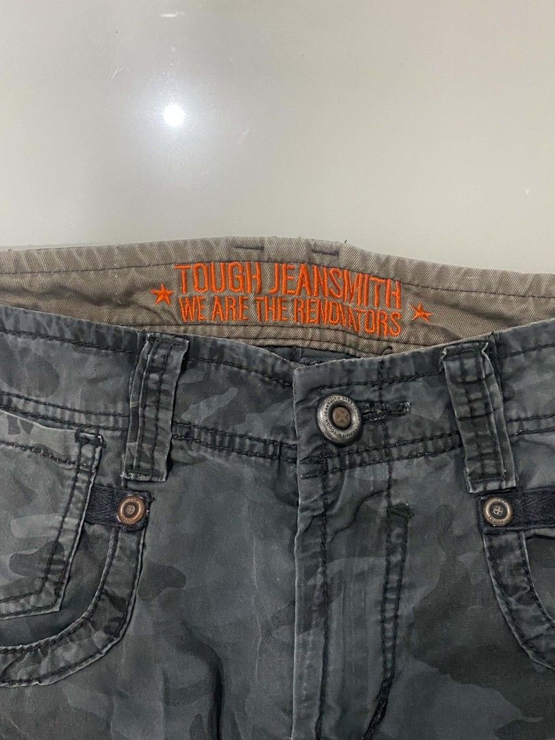 2000s Black Camo Heidi Slim Cargo Pants (Category: Jeans) located in Davao. Submitted by bulletproofssoul (Listing ID 1467334889, Image 3). Description: authentic, good condition, already washed, no issues, price is still negotiable. 📩 pm for negotiation & details..