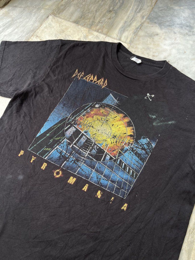2000s Def Leppard Pyromania Delta Tshirt (Category: Tshirts & Polo Shirts ) located in Camaligan. Submitted by thriftcouturebyaybs (Listing ID 1467311427, Image 2). Description: Details in pics (Issue see last 2 pics).