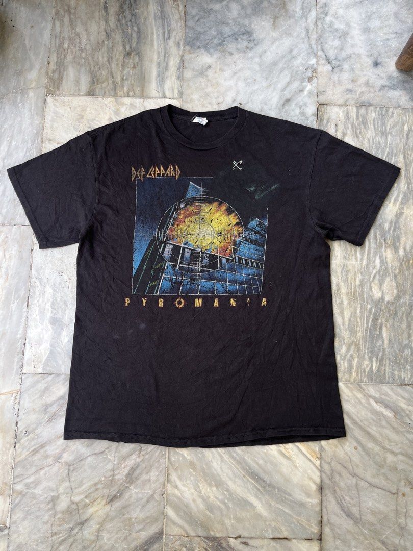 2000s Def Leppard Pyromania Delta Tshirt (Category: Tshirts & Polo Shirts ) located in Camaligan. Submitted by thriftcouturebyaybs (Listing ID 1467311427, Image 1). Description: Details in pics (Issue see last 2 pics).
