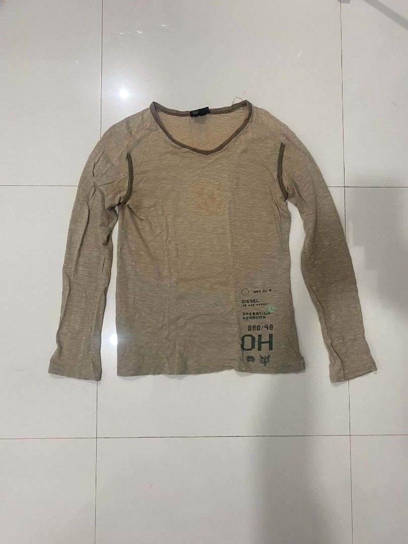 2000s Diesel Long Sleeve/Base Layer Top (Category: Coats, Jackets and Outerwear) located in Davao. Submitted by bulletproofssoul (Listing ID 1467325233, Image 2). Description: authentic, neckline is a little bit stretched, already washed, has slight discoloration, price is still negotiable. 📩 pm for negotiation & details..