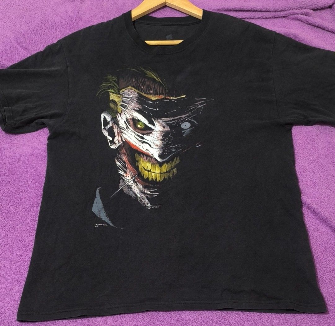 2013 JOKER BIG FACE BY GRAPHITTI (Category: Tshirts & Polo Shirts ) located in Dumaguete. Submitted by nostaldripph (Listing ID 1467319594, Image 1). Description: HANES TAGLESS 20.5*28.5 PINHOLE, HAIRLINES, UNEVEN FADE.